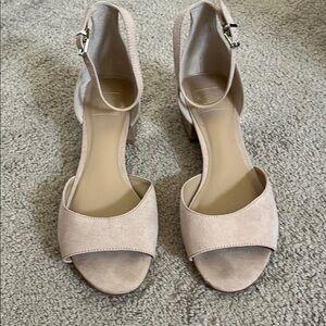 Elegant Women's Cream Heels 8 1/2